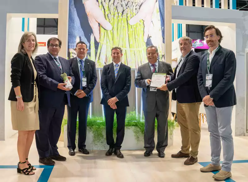 La IGP “Espárrago de Huétor Tájar” y la certificadora Agrocolor se alían para garantizar la excelencia y el origen del espárrago verde morado
